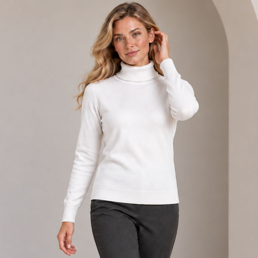 Кашмирен пуловер с поло яка и дълги ръкави 7052 в бял цвят, модел с облегнат силует и меко покритие.