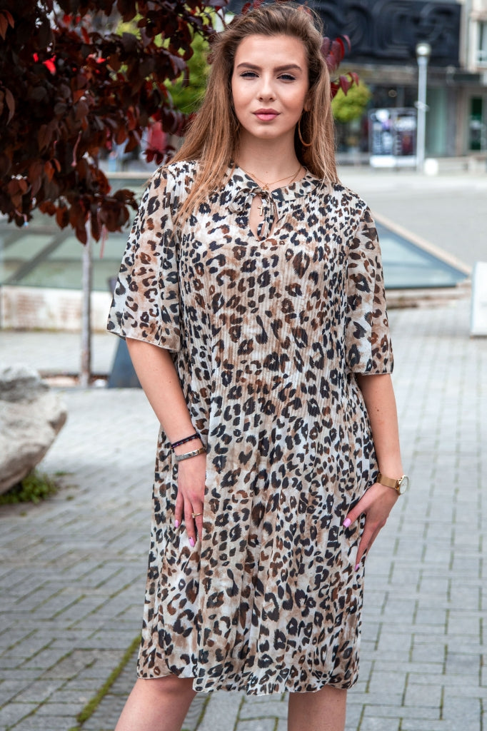 Κομψό φόρεμα με πιέτες και animal print