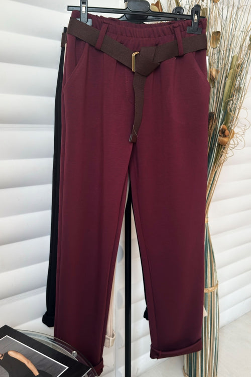Pantaloni elastici cu crac drept și curea