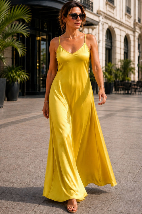 Rochie lungă din satin cu bretele subțiri