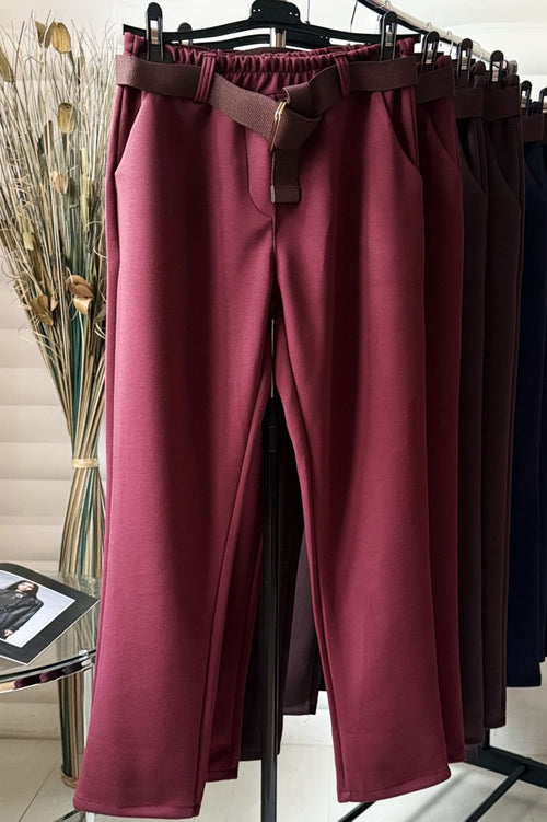 Pantaloni elastici cu crac drept și curea