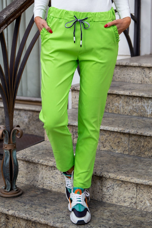 Stretchy women's trousers with interesting pockets